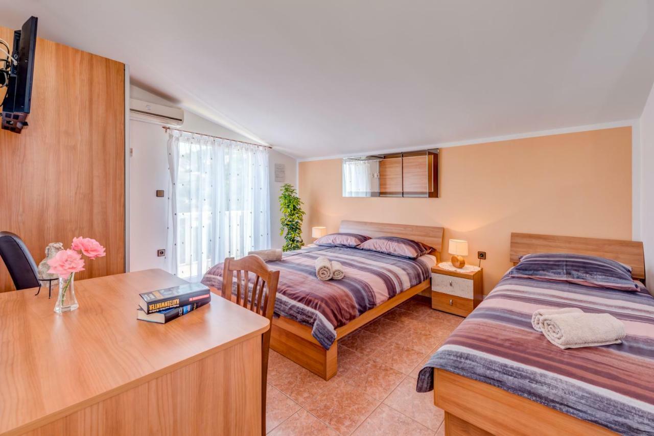 Natalie Apartment Omis Exterior photo